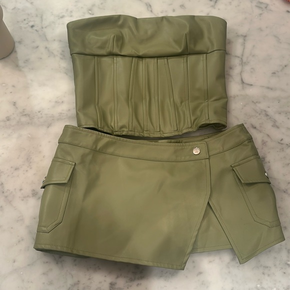 superdown Other - Superdown green set. Top XS. BOTTOM S